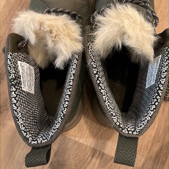 Hunter green meadows shorty Columbia snow boots - Picture 8 of 9